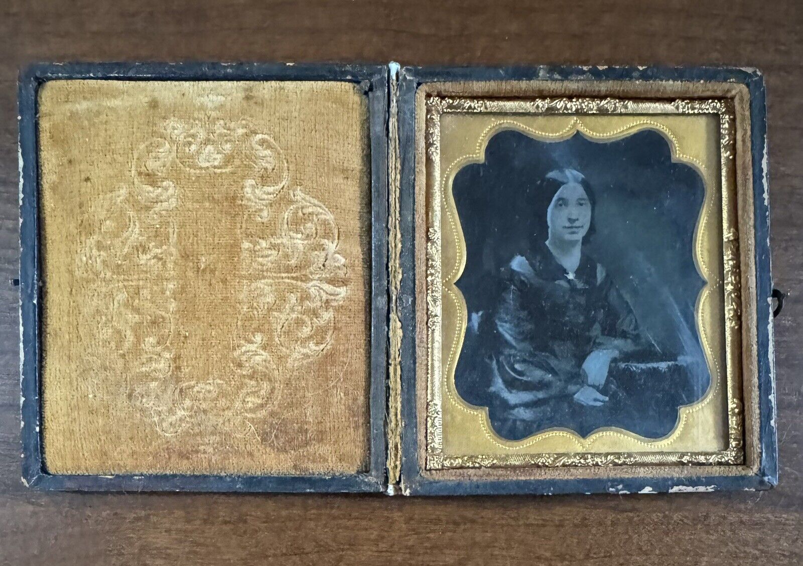 Antique 1/6 Plate Young Woman Full Case