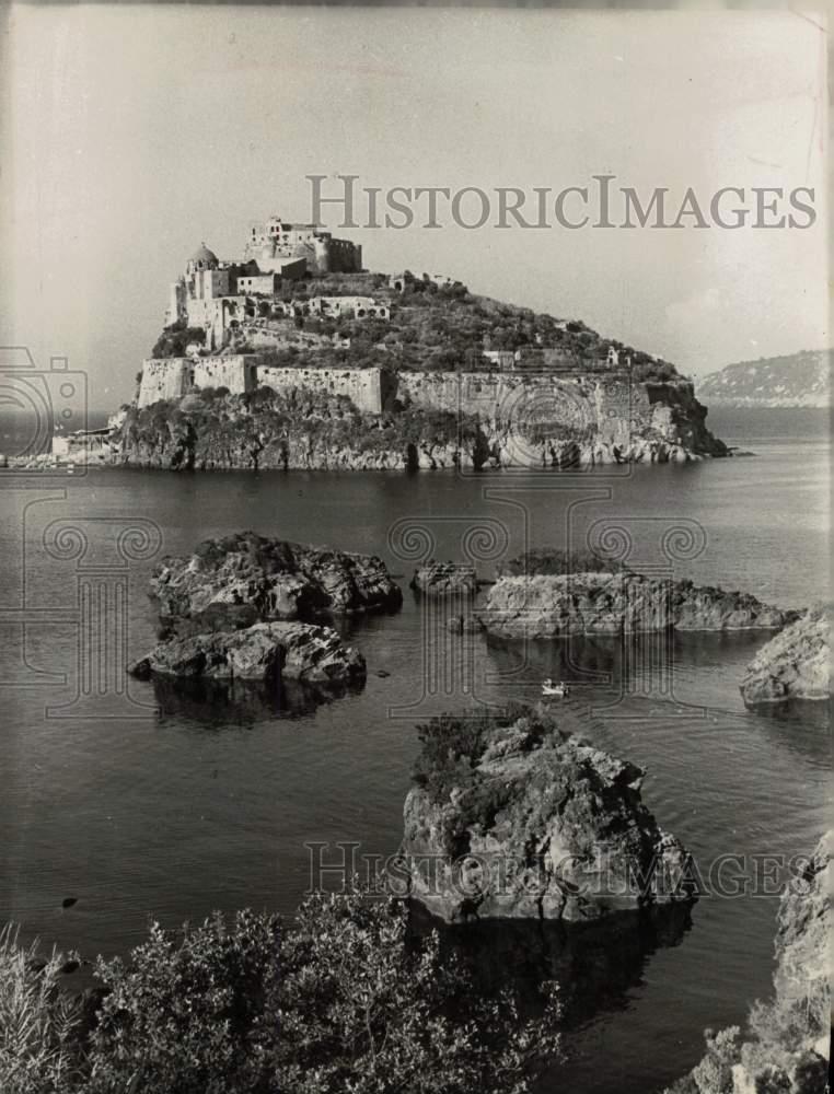 1975 Press Photo Isola D\'Ischia, Napoli, Castello d\'Ischia, Italy - lry18010