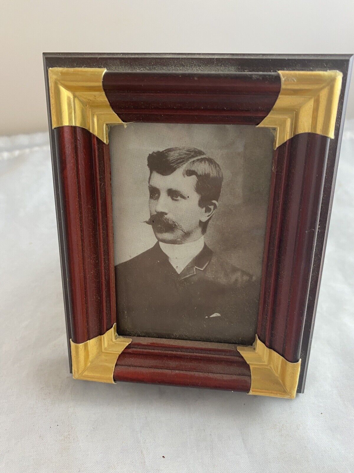 Antique 1900’s Man\'s Portrait in Cherry Wood & Gold Painted 4x3 Frame.