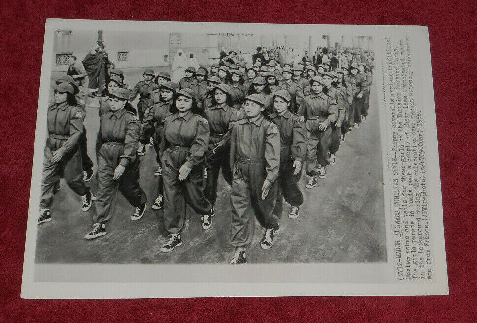 1956 Press Photo Tunisian Service Corps Girls Parade After Tunisia Independence