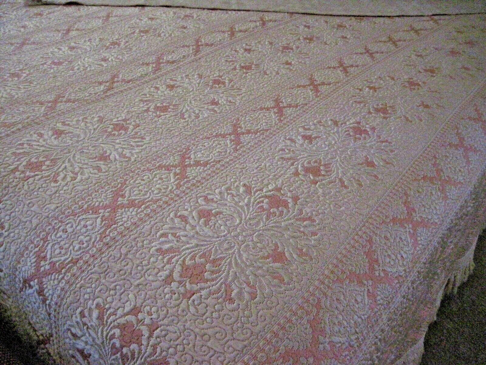 Vintage Sears Bellissimo Heavy Pink Metelasse Bedspread Italy Fringe Full Queen