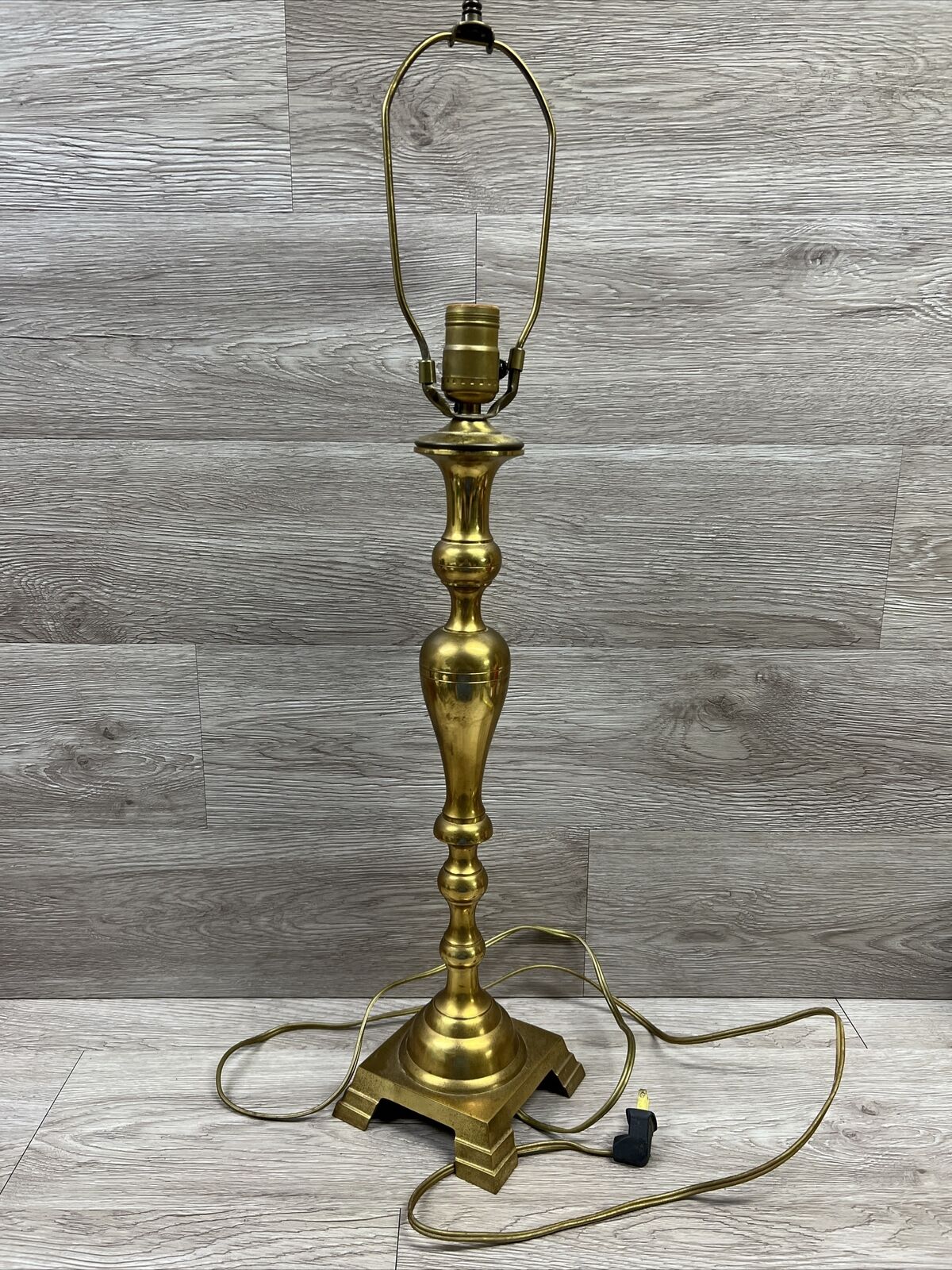 Vintage MCM Leviton Brass Table Lamp 27\