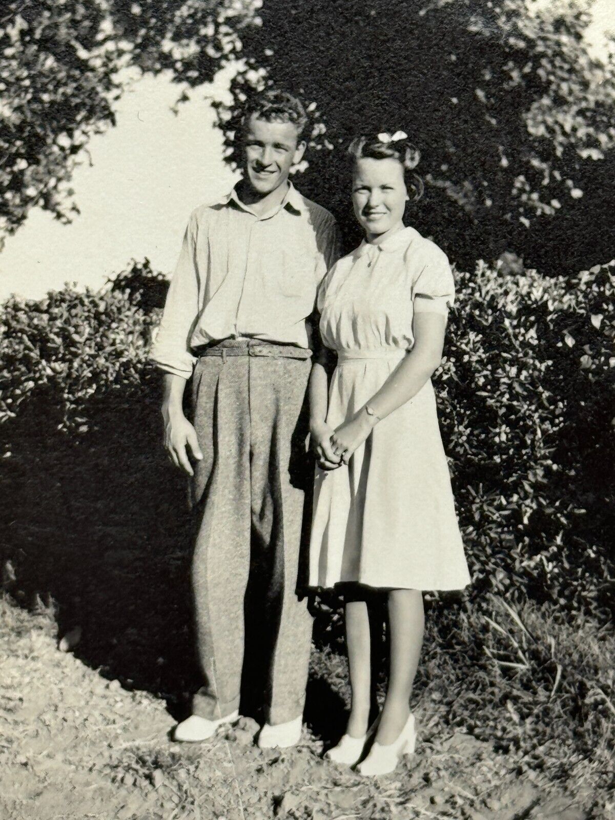 2i Photograph 1939 Cute Couple Sweethearts Handsome Man Pretty Woman 