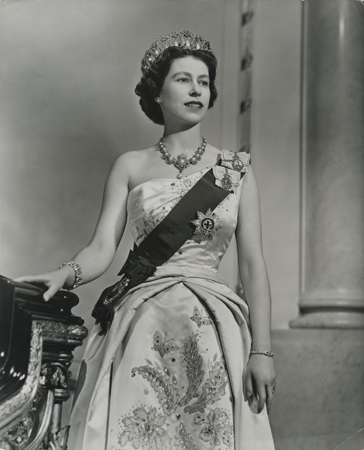 1959 HM The Queen Portrait Study Photo by DONALD McKAGUE