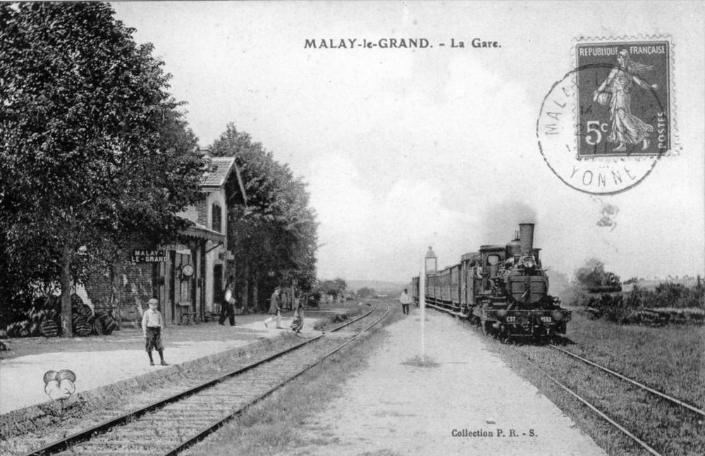 CPA 89 MALAY LE GRAND LA GARE (TRAIN EN GARE