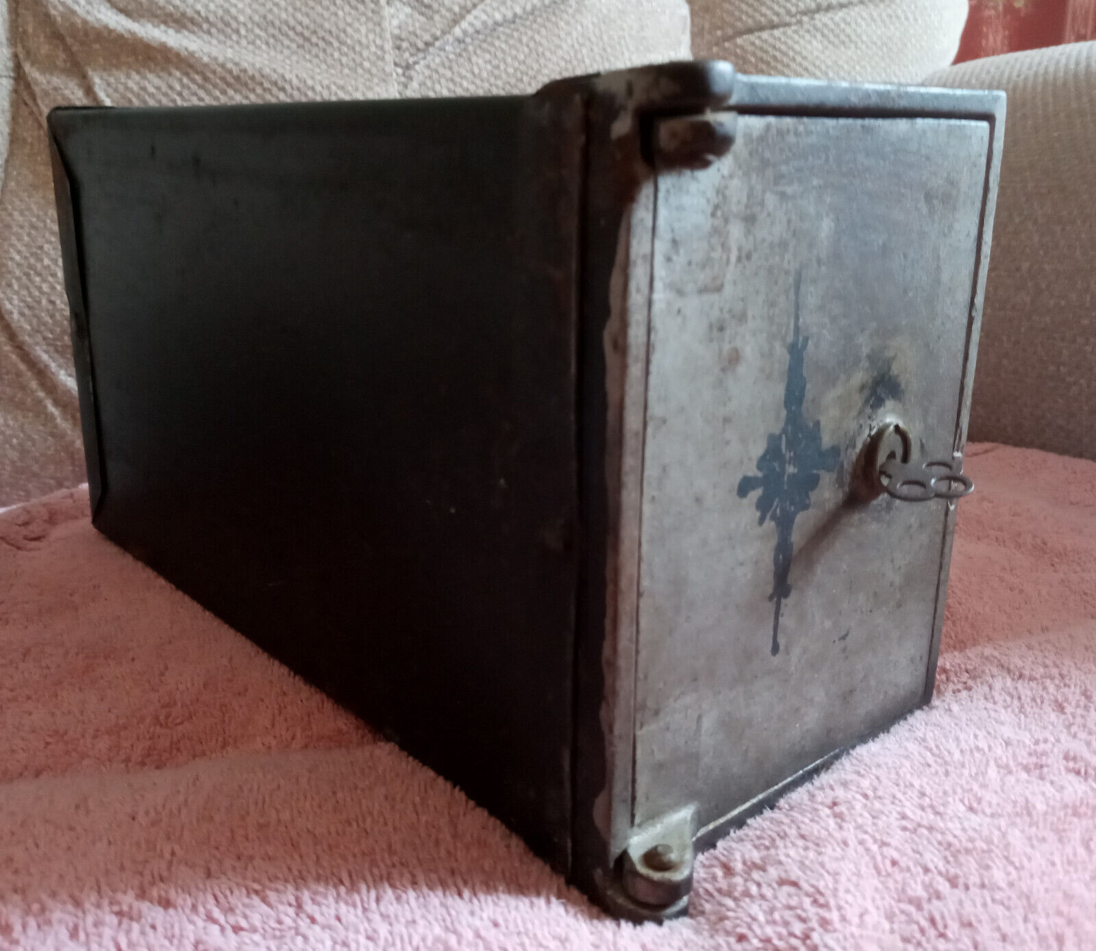Antique 1800s Post Office Box with Key. 11X4.5X6\