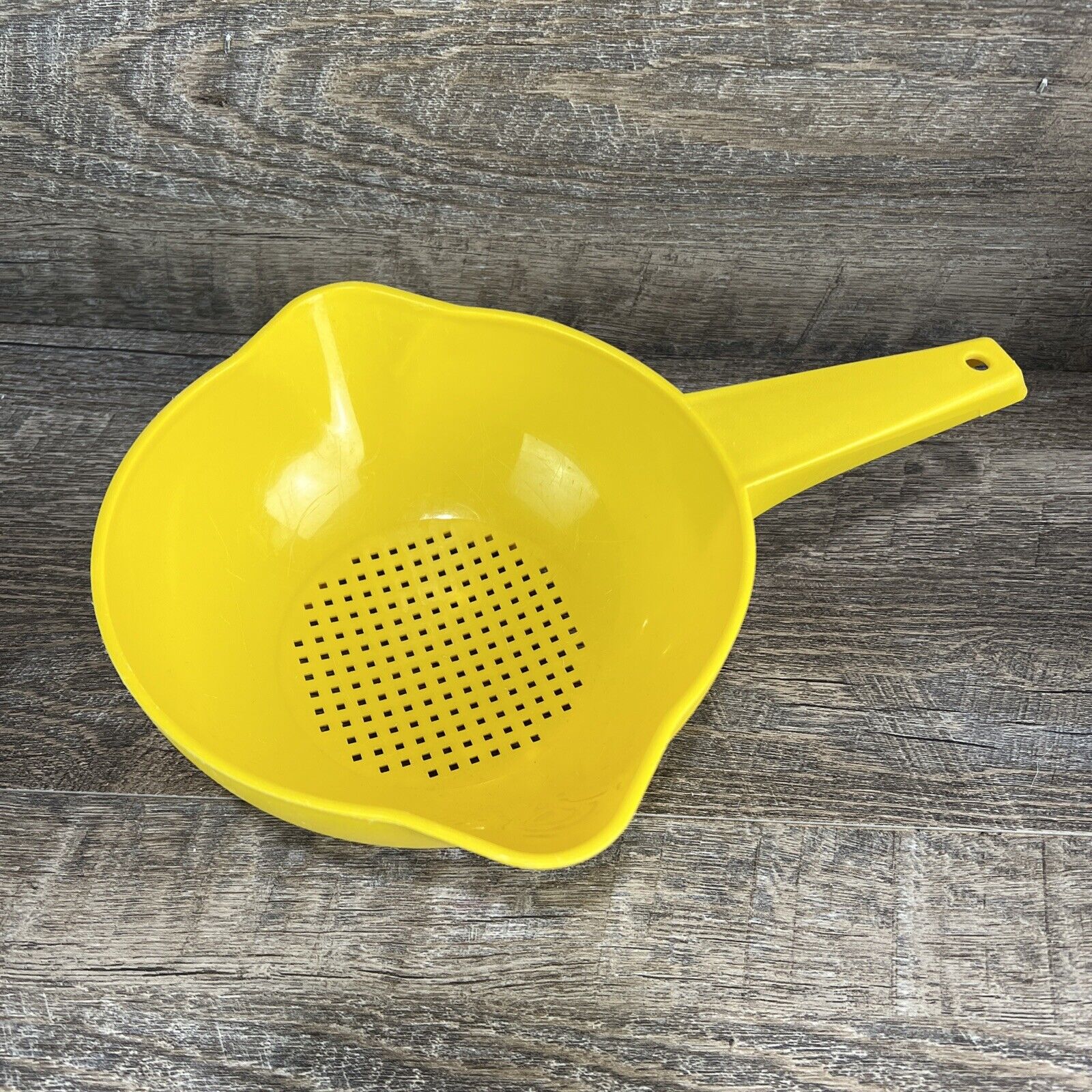 Vintage Tupperware #1200-2 Small Yellow 1 Quart Strainer Colander with Handle