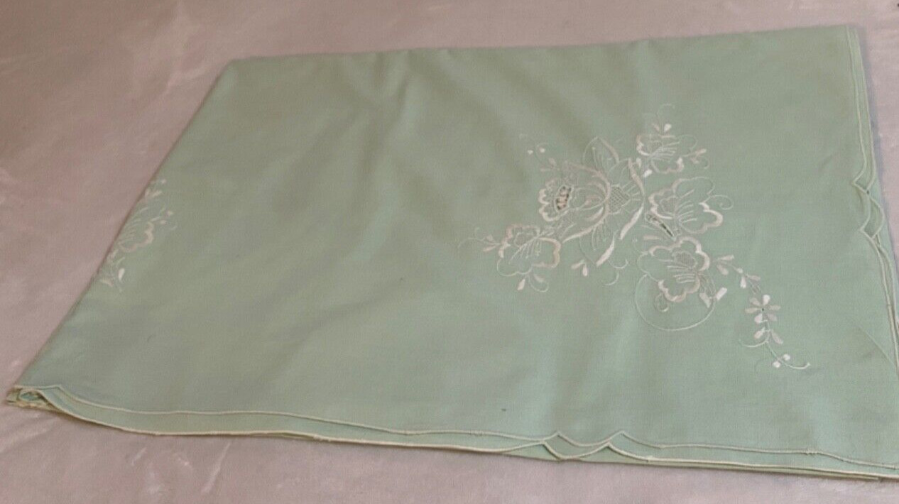 Vintage Embroidered Banquet Green Tablecloth 100\