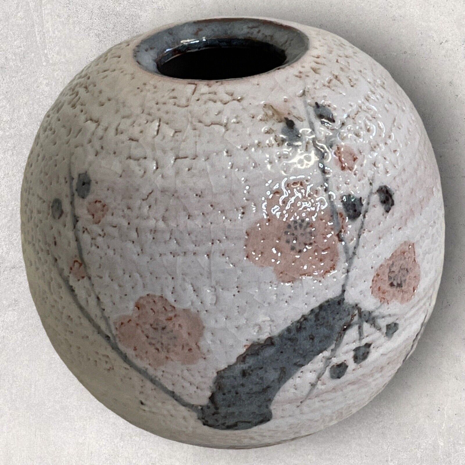 1985 Japan Shino-ware Pink Gray Floral Japanese White Glazed Pottery Vase Signed