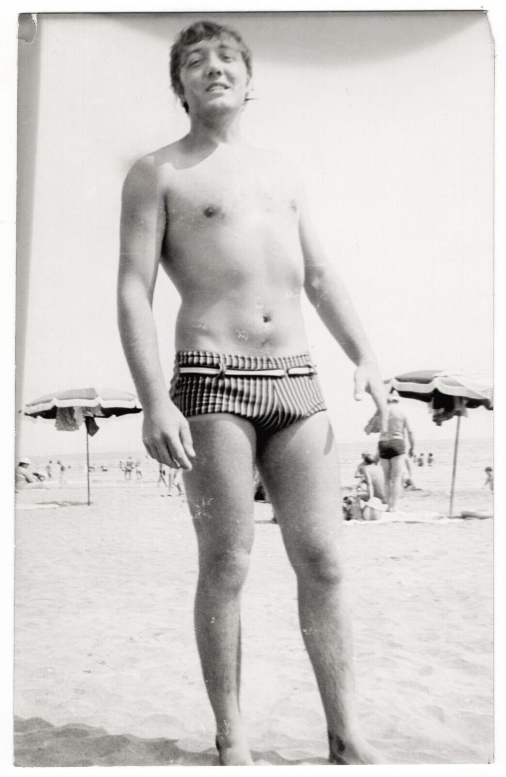Vintage gay int photo handsome guy slender young man swimming beach bulge +7155