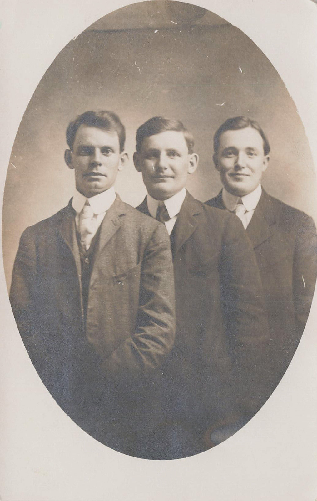 THREE MEN BROTHERS TOGETHER PORTRAIT REAL PHOTO POSTCARD 1906 RPPC MAN