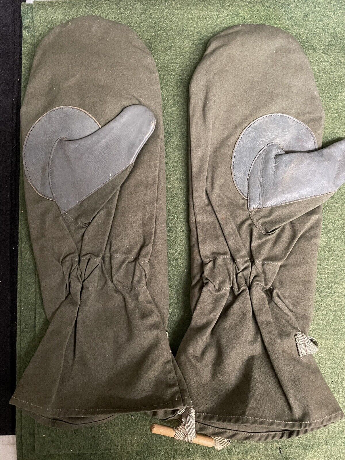 WW2 original German winter gloves dated 1941￼