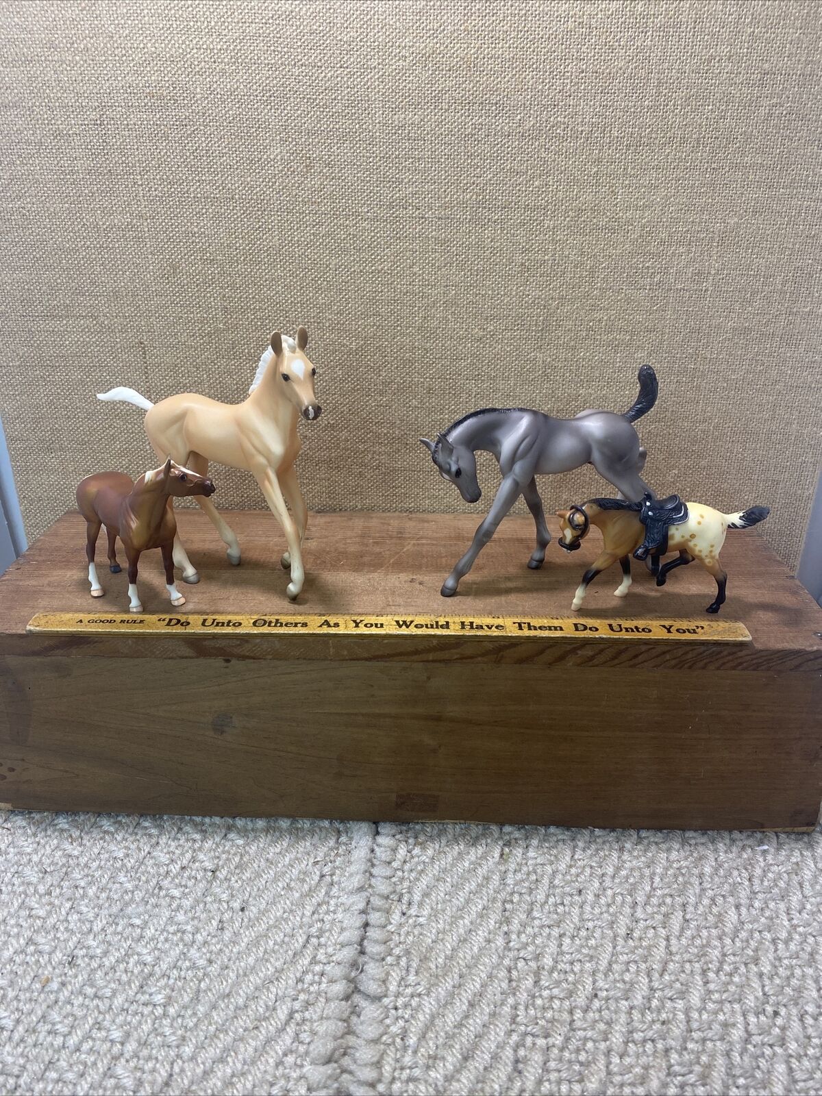 Look Breyer Horses Mixed Lot Of  4 Different Sizes