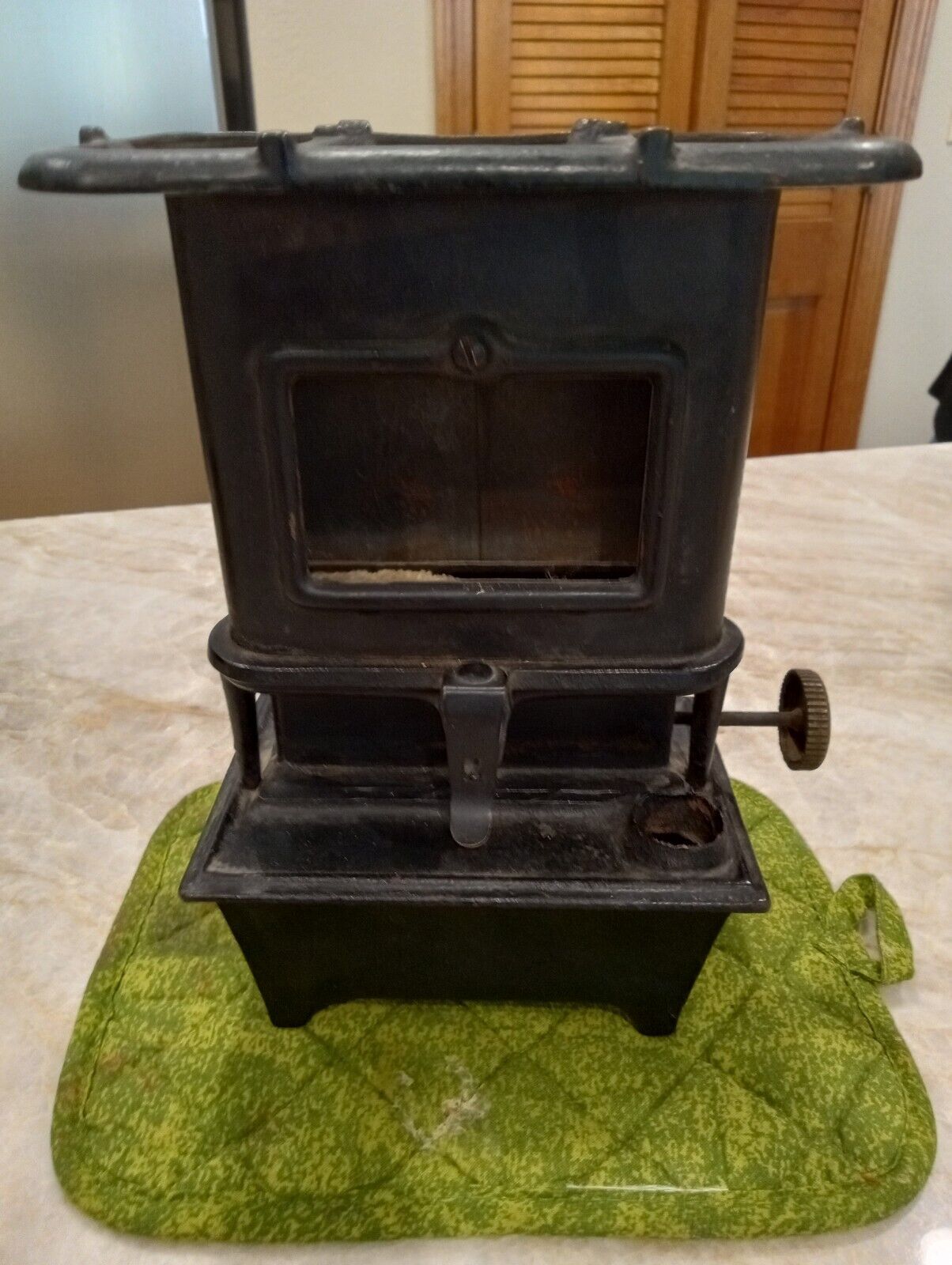 Antique Cast Iron Kerosene Burning Heater/Lamp/Stove