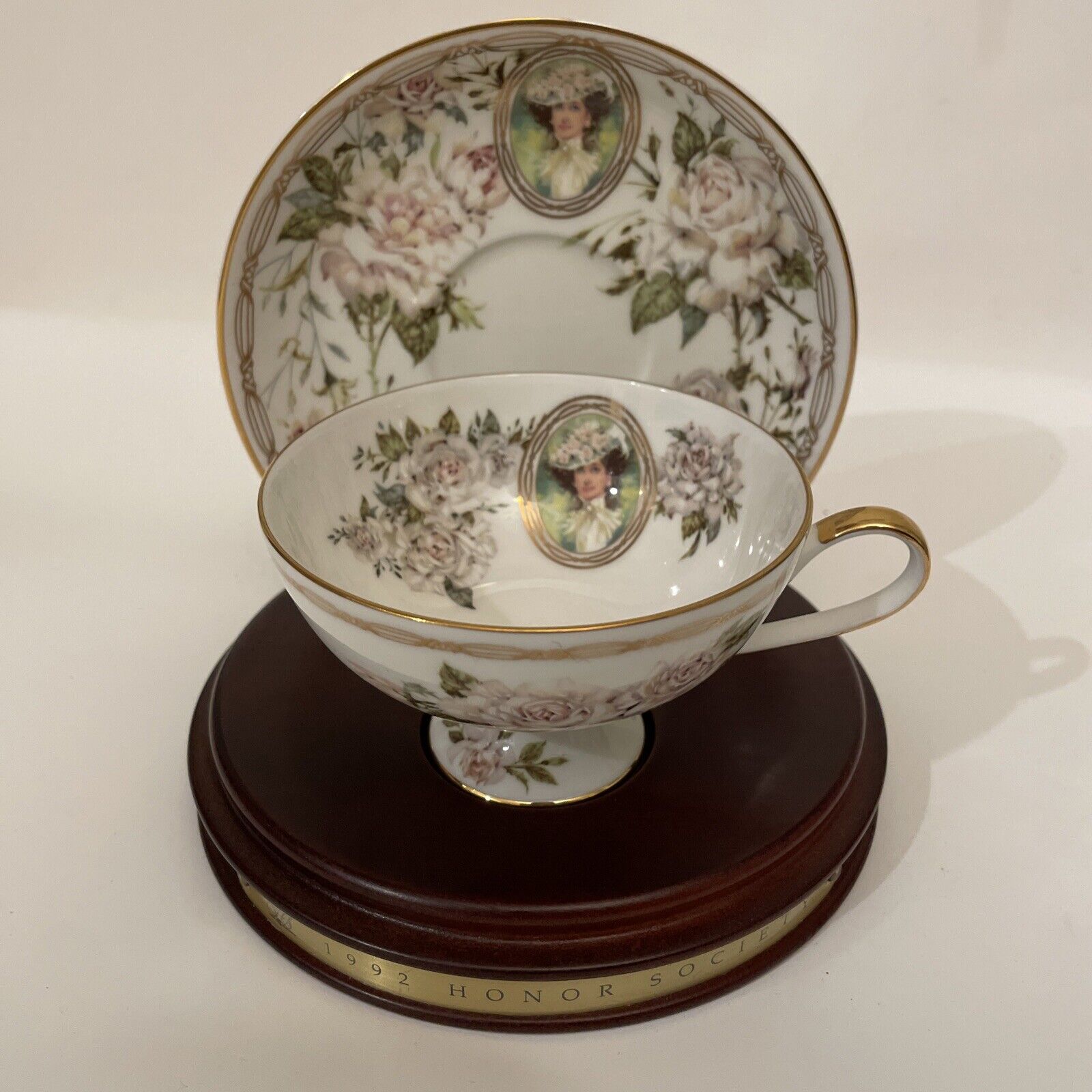 1992 Vintage Avon Honor Society Mrs Albee Tea cup & Saucer With Display Pedestal