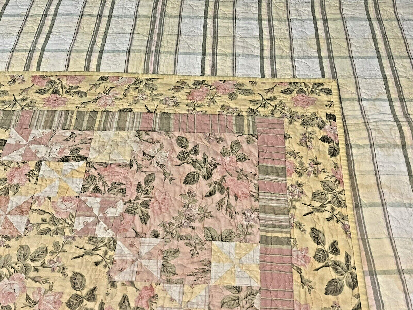 Vintage Double Sided Pastel Colors Quilt Hand Made & Machine Stitched 69 \
