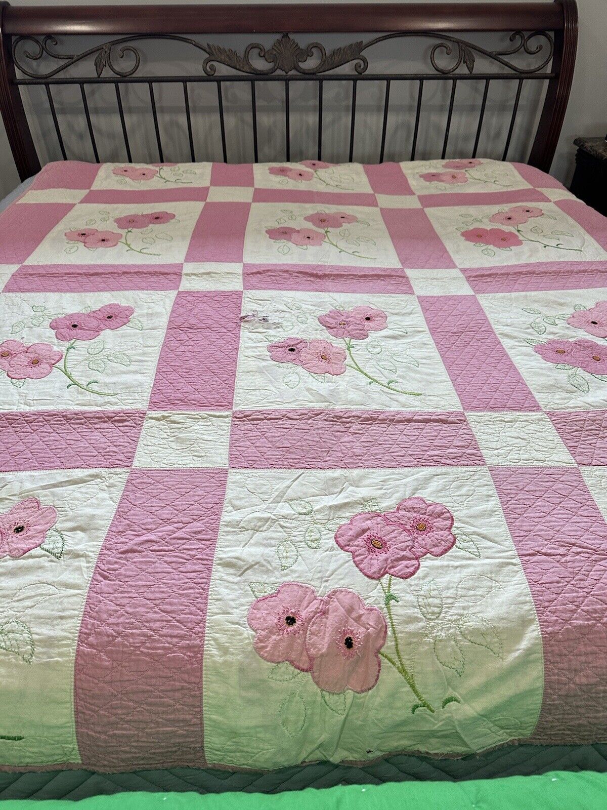Vintage Appliqued & Embroidered Pink Flowers & Leaves - Quilt