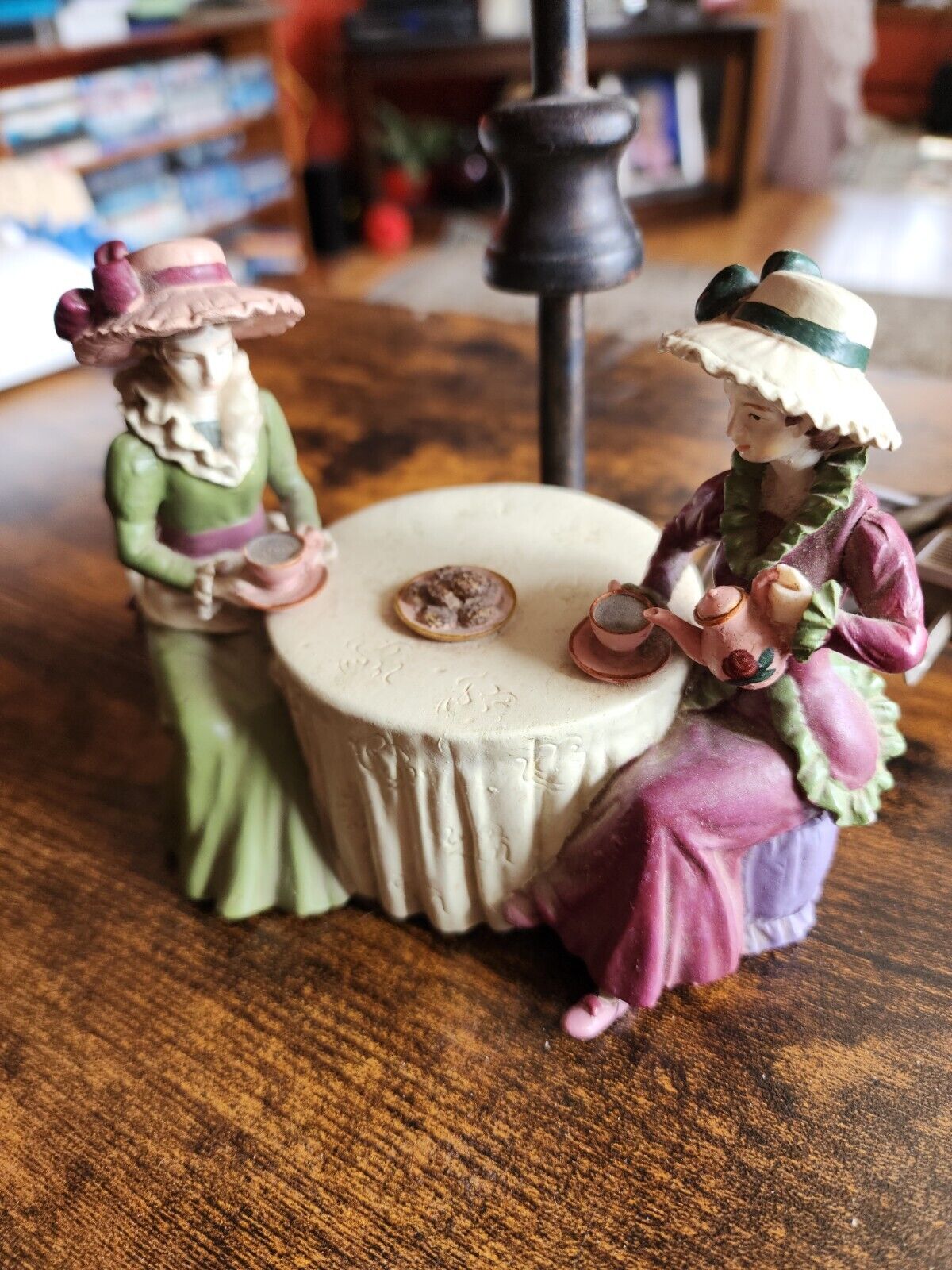 Ladys Vintage Tea Time Lamp