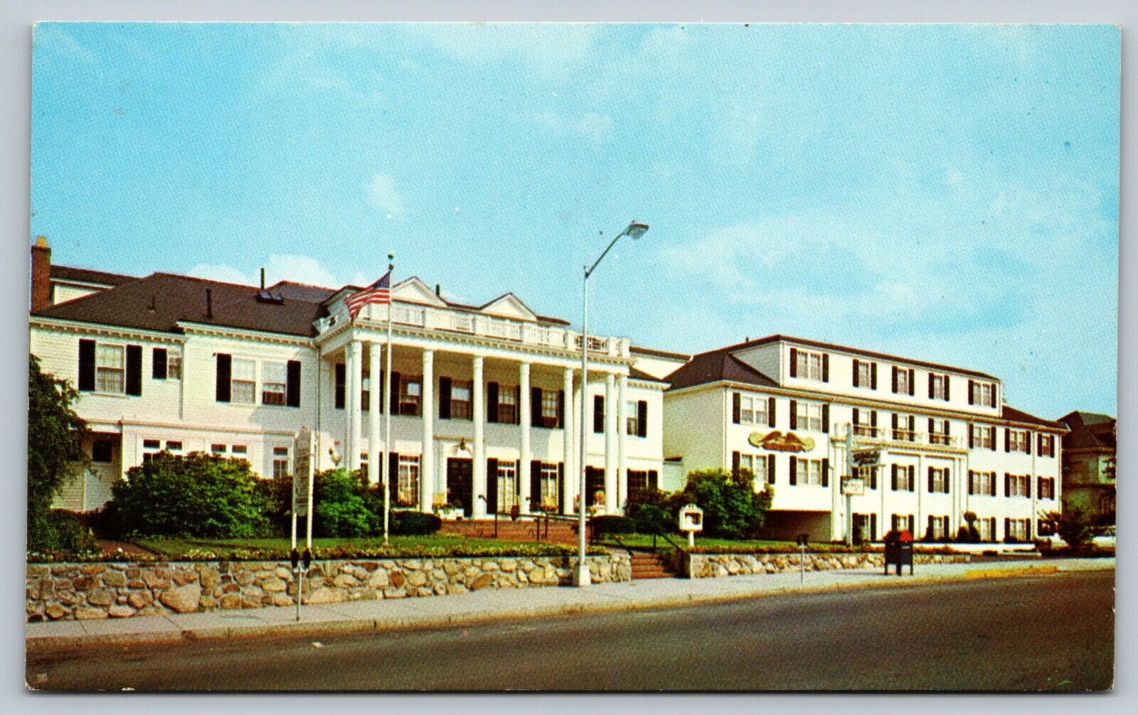 Wellesley MA, The Treadway Wellesley Inn, Advertisment, Vintage Postcard