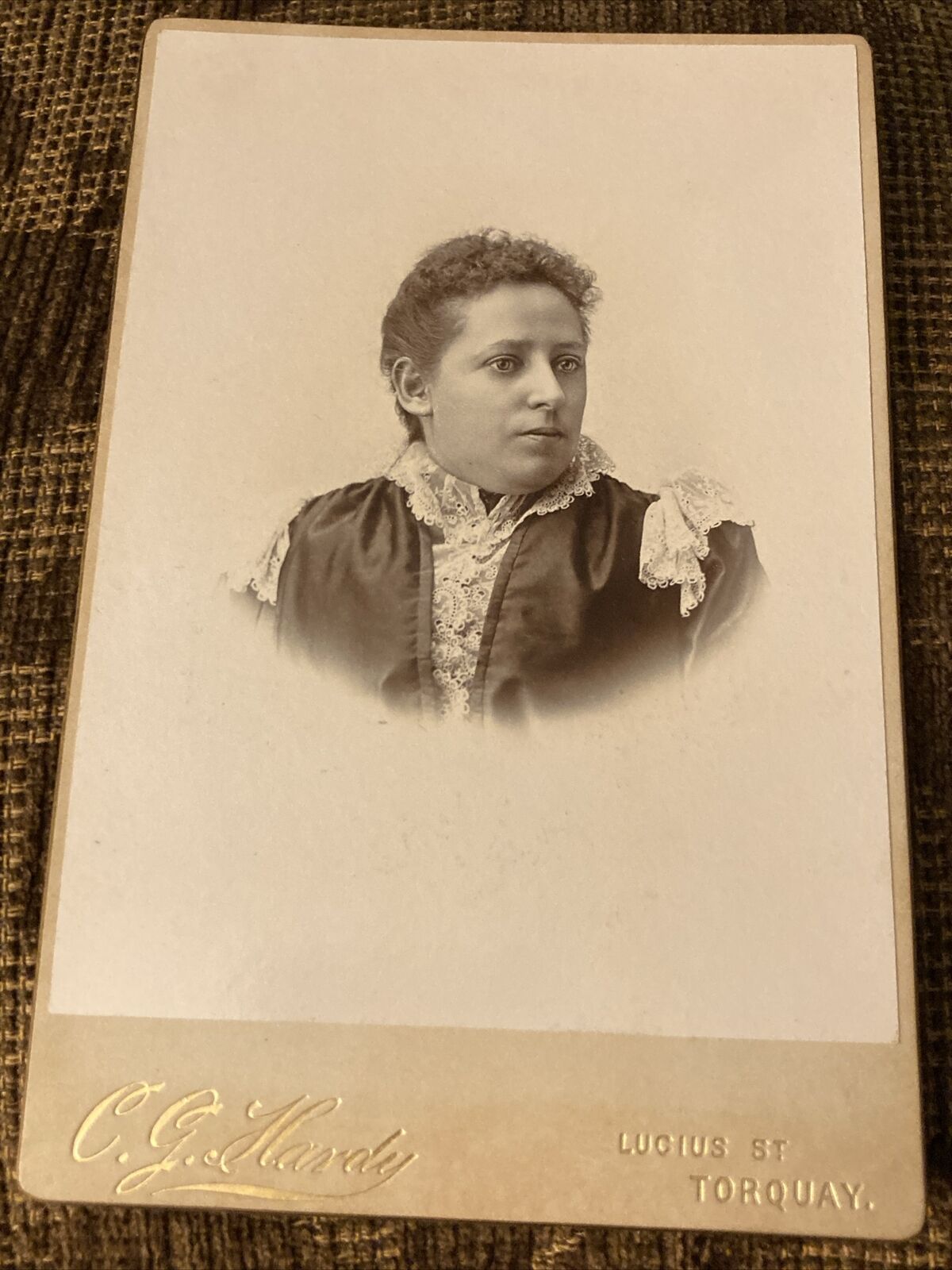 Victorian Cabinet Card Photo Woman In Lacy Top - Hardy, Torquay