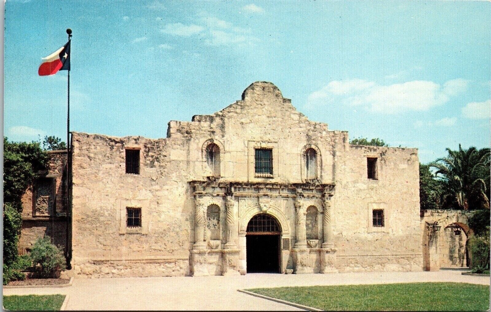 The Alamo San Antonio Texas TX Postcard VTG UNP Plastichrome Vintage Unused
