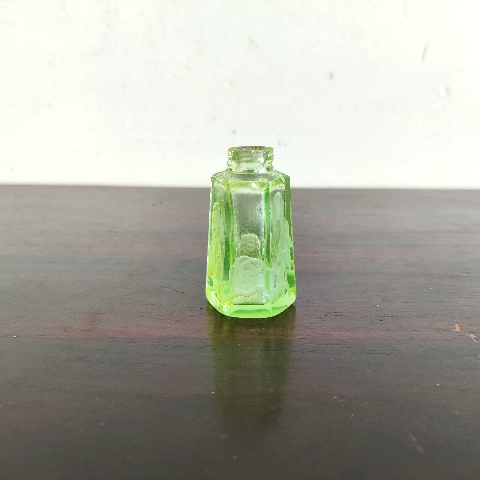 1930s Vintage Neon Green Cut Perfume Glass Bottle Decorative Collectible G829