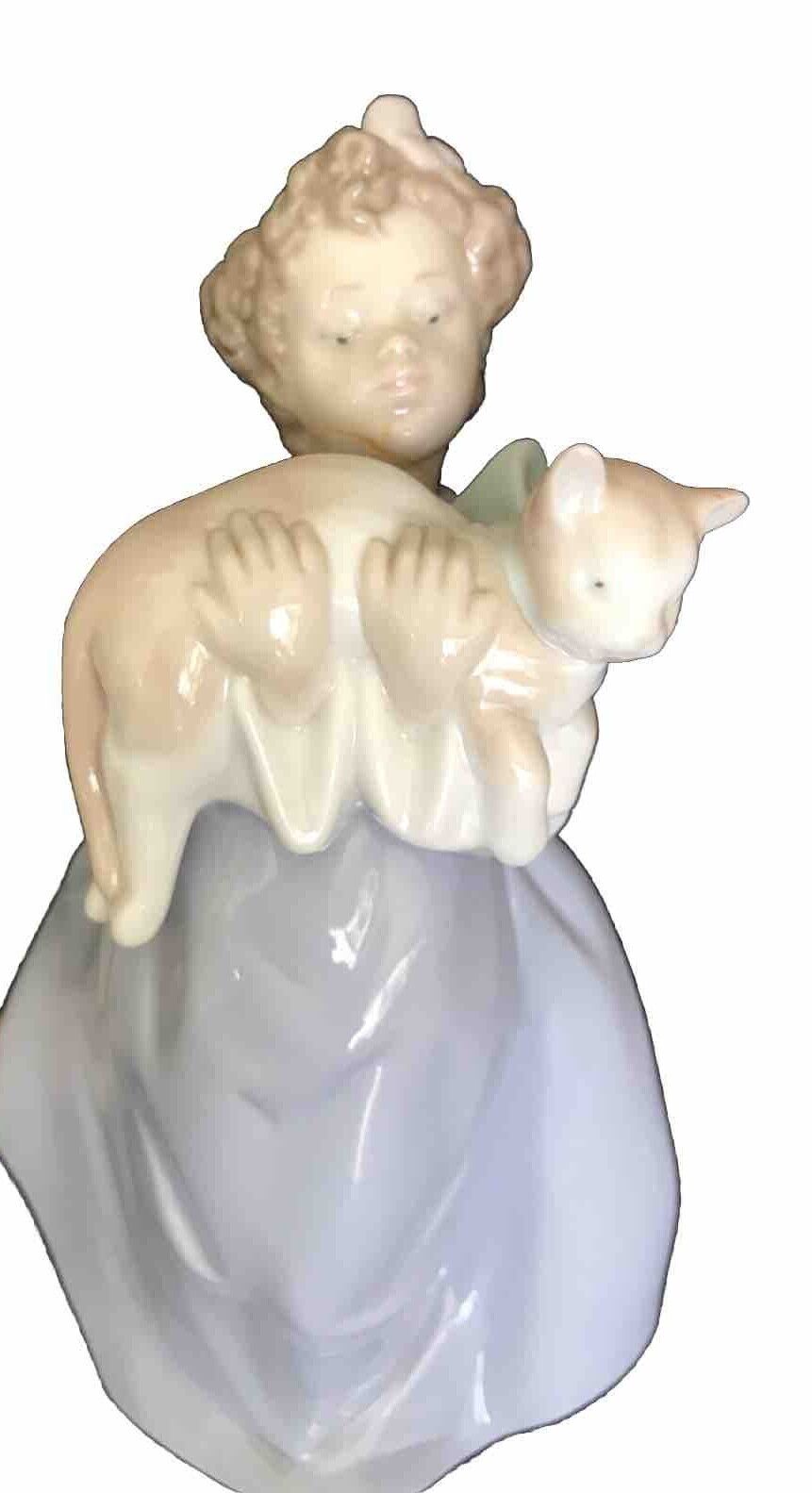Llardro MY CHUBBY CAT 6422 Young Girl & Cat Figurine Adorable SPAIN 1990s