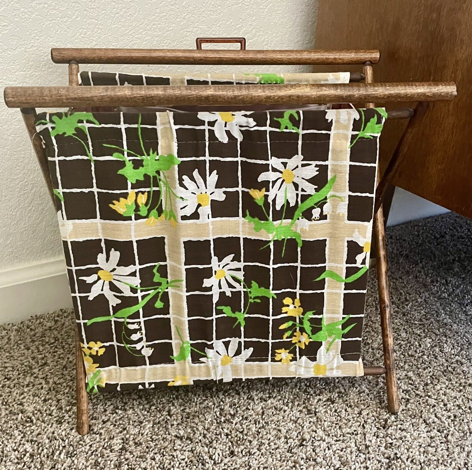 Vintage Knitting Sewing Caddy Basket Yarn Bag Folding Wood Frame White Daisies