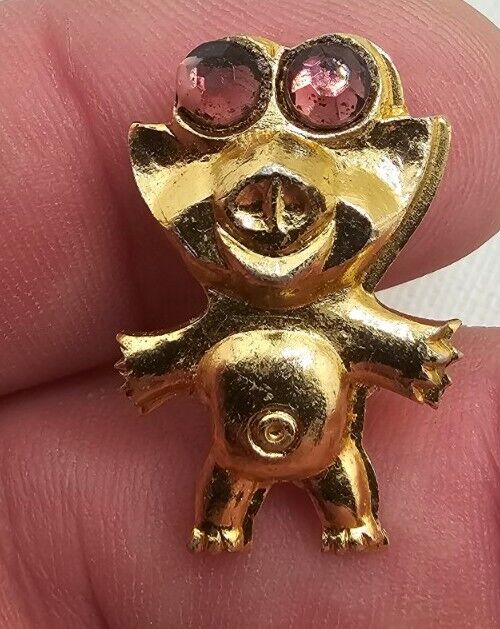 Vtg lapel Pinback Button gold tone Piggy with red faux stone eyes Brooch 