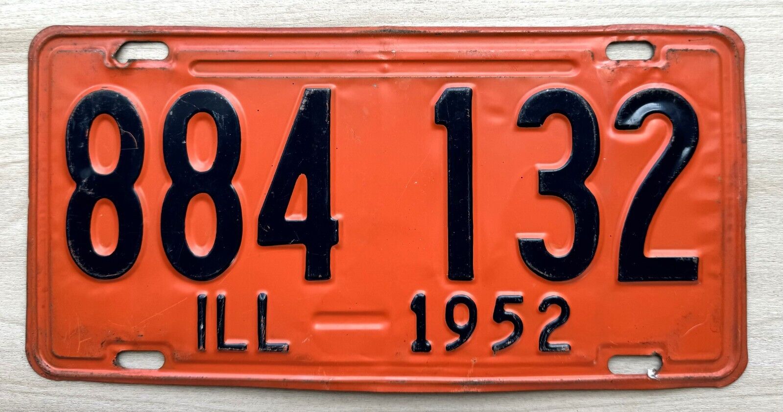 1952 Illinois License Plate -  Nice Original Paint Condition