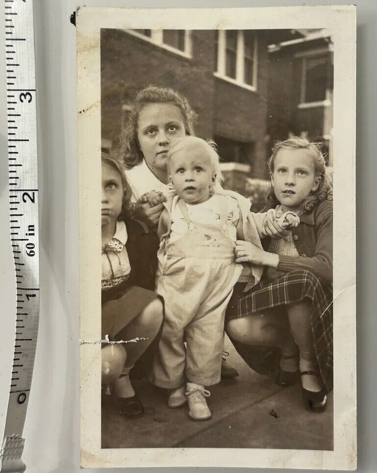 1930s old vintage photo 1930s Dallas Sisters with sweet baby vernacular snapshot