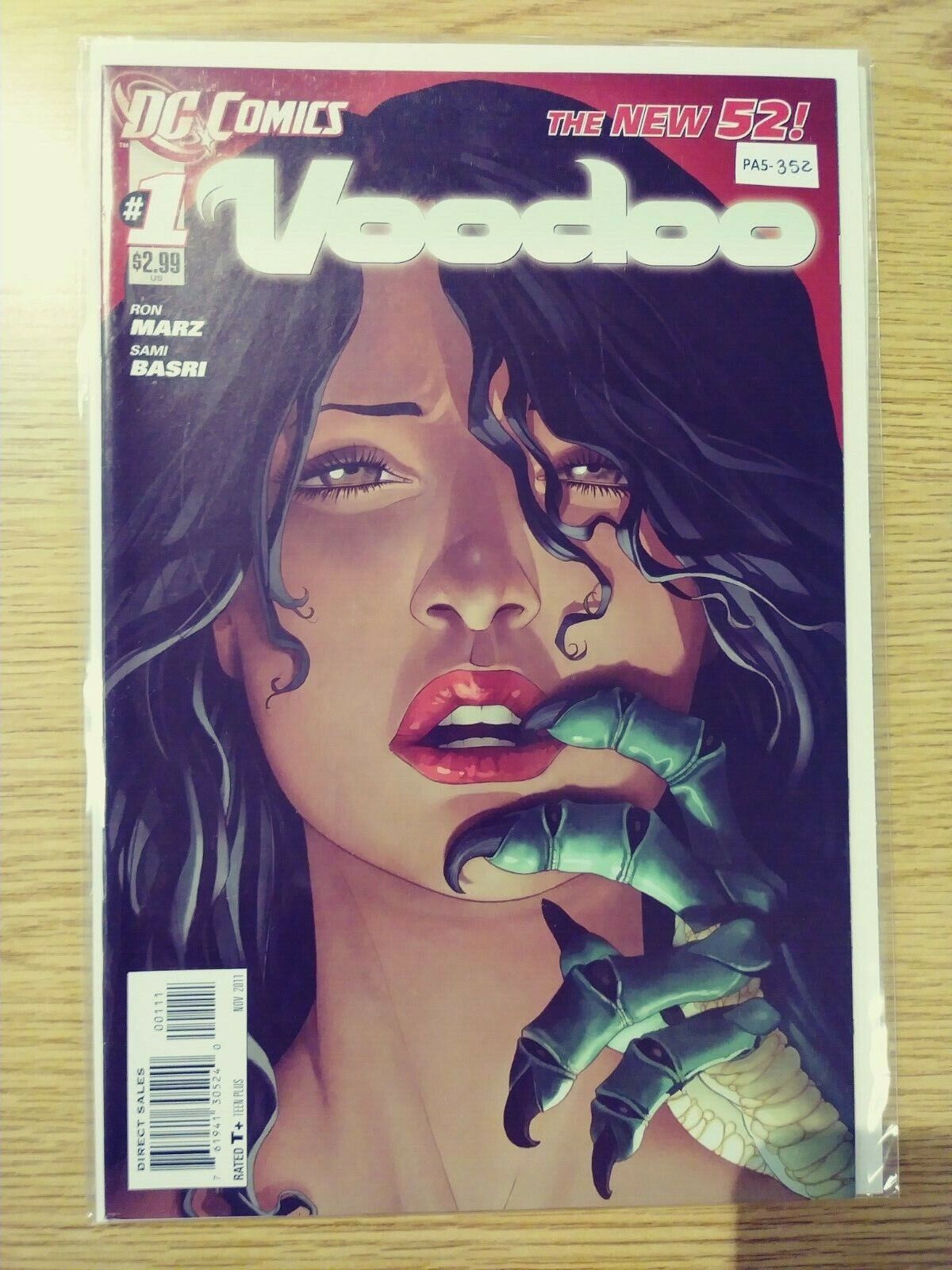 Voodoo vol.2 #1 2011 High Grade 9.2 DC Comic Book PA5-352