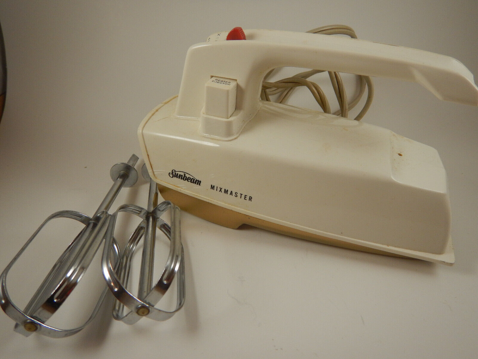 Vintage Sunbeam Hand Mixmaster Mixer HM-1 Gold And White With Beaters Working