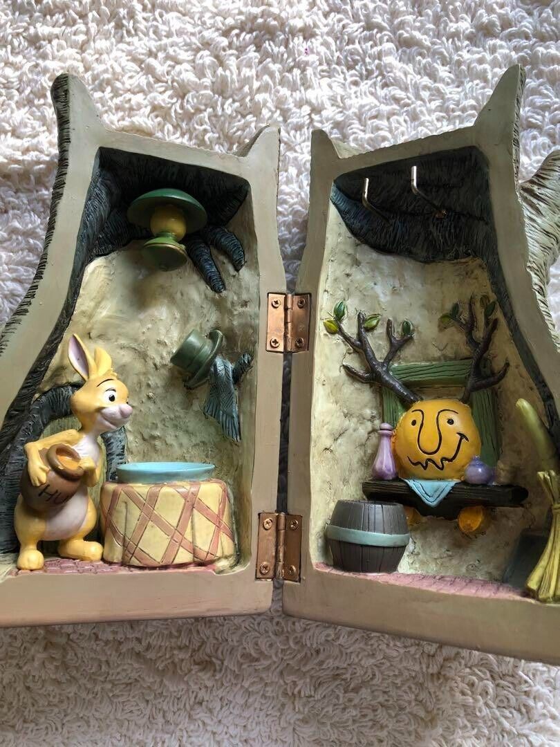 RARE Disney Classic Pooh Winnie the Pooh Keychain Box Rabbit\'s House Figurine