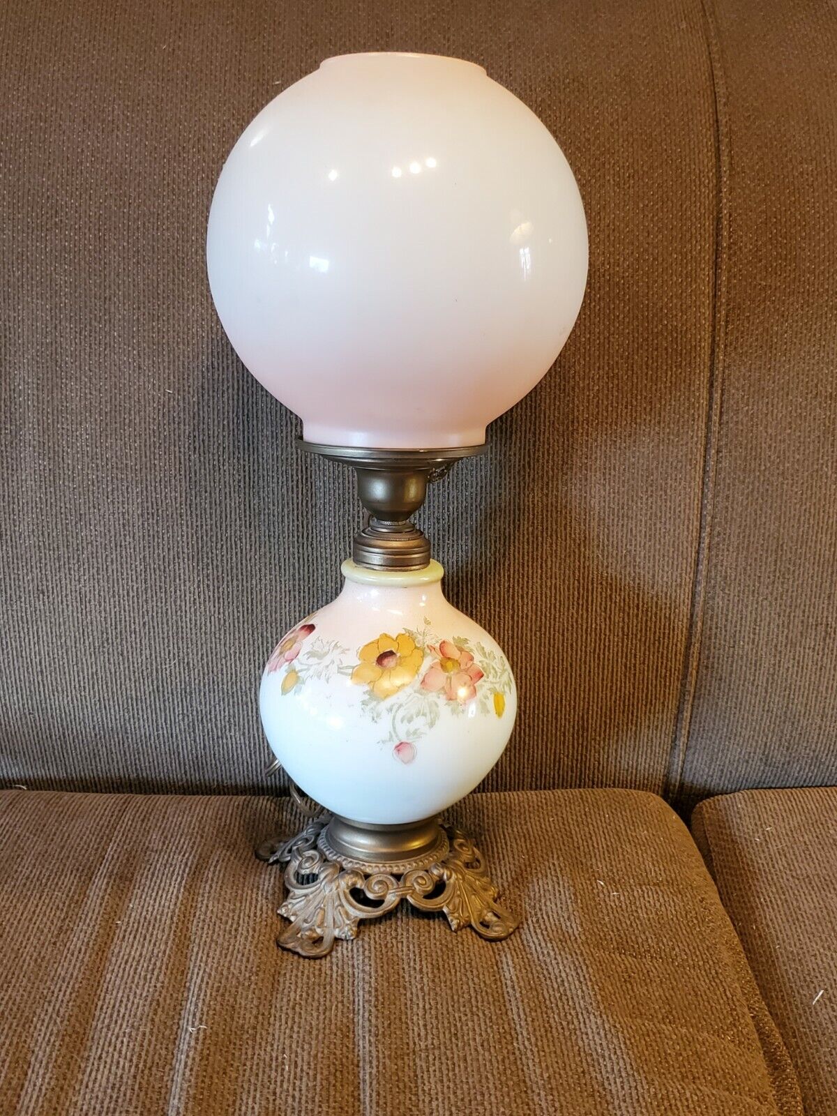 Atq Victorian Phoenix #880 GWTW Hand Painted Lamp w/tinted globe BEAUTIFUL