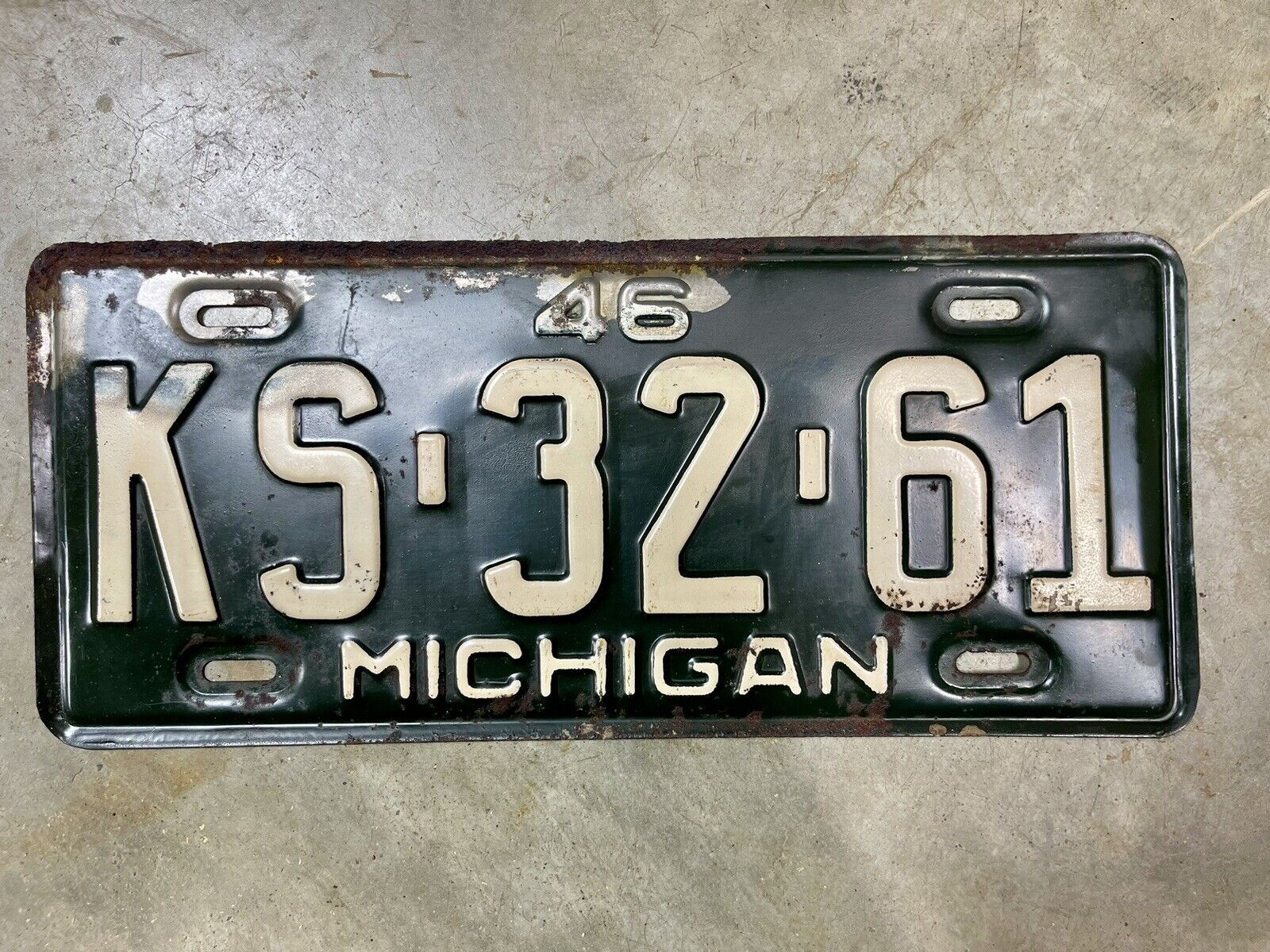 1946 Michigan License Plate # KS-32-61 ( Ottawa  County )
