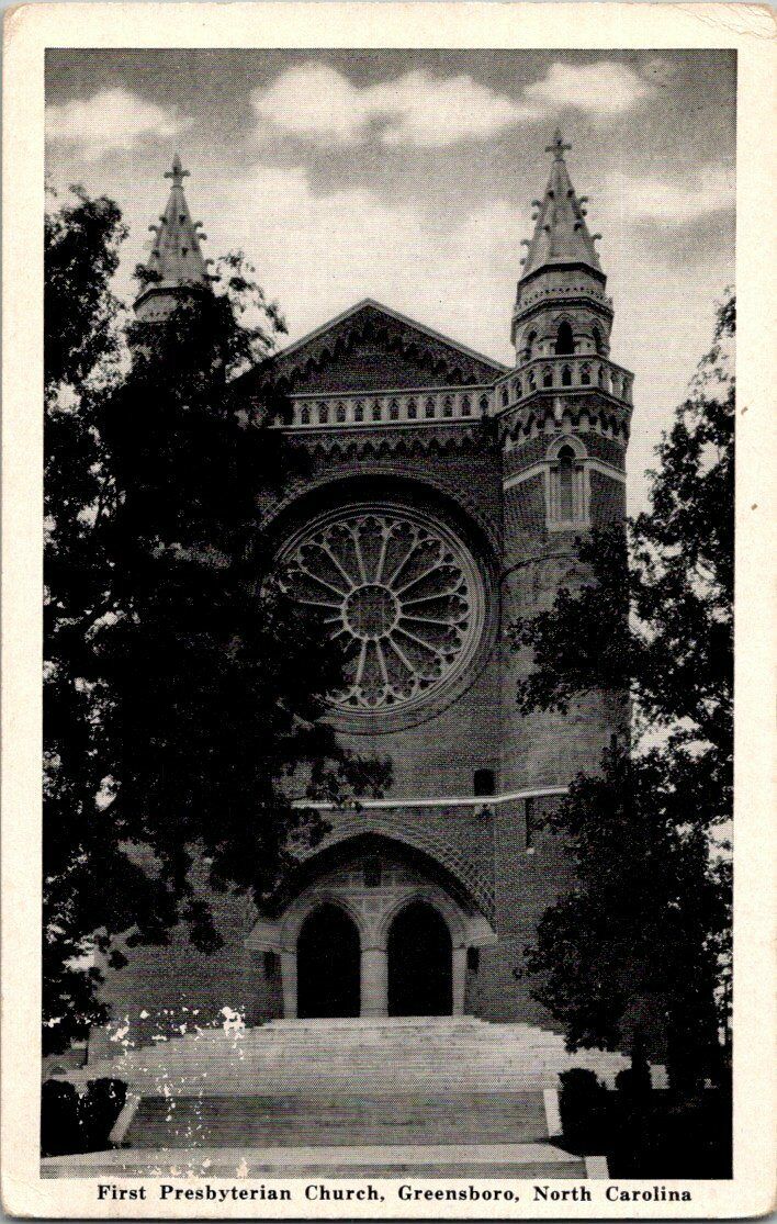 1940\'S. GREENSBORO, NC. FIRST PRESBYTERIAN CHURCH. POSTCARD GG7