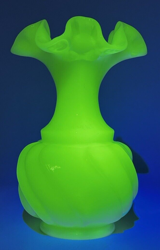 Fenton Wave Crest Custard Pale Yellow 5.75 inch Vase