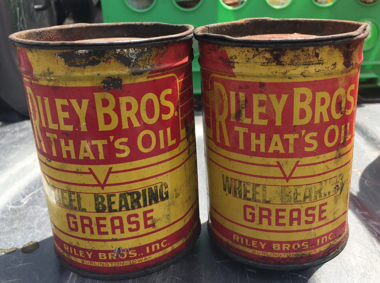 2 - ANTIQUE/VINTAGE RILEY BROS THAT\'S OIL, 1 LBS CANS OF WHEEL BEARING GREASE