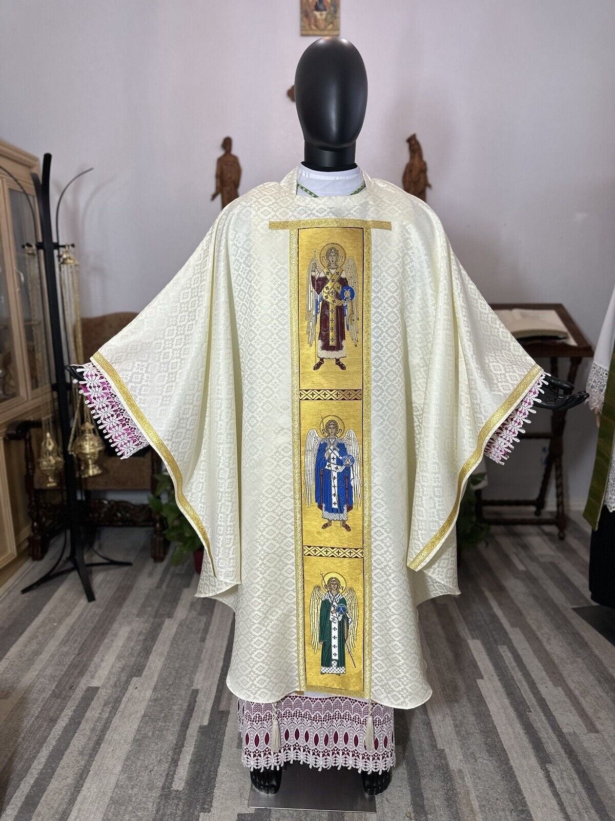 WHITE IVORY THE ARCHANGELS CHASUBLE + STOLE (WG00129)