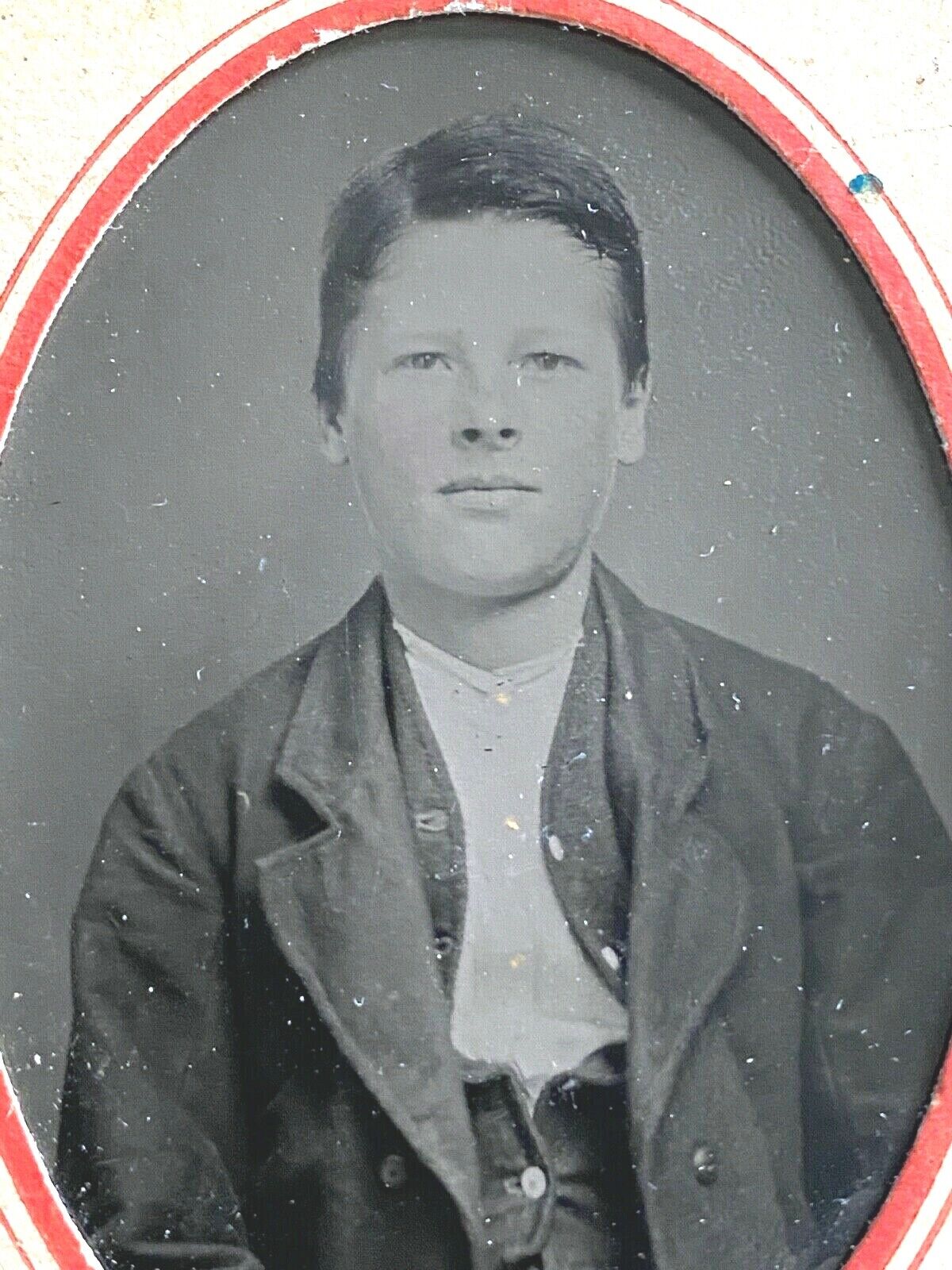 1870s TINTYPE PHOTOGRAPH antique b&w photo YOUNG MAN American Frontier 2.5 x 4