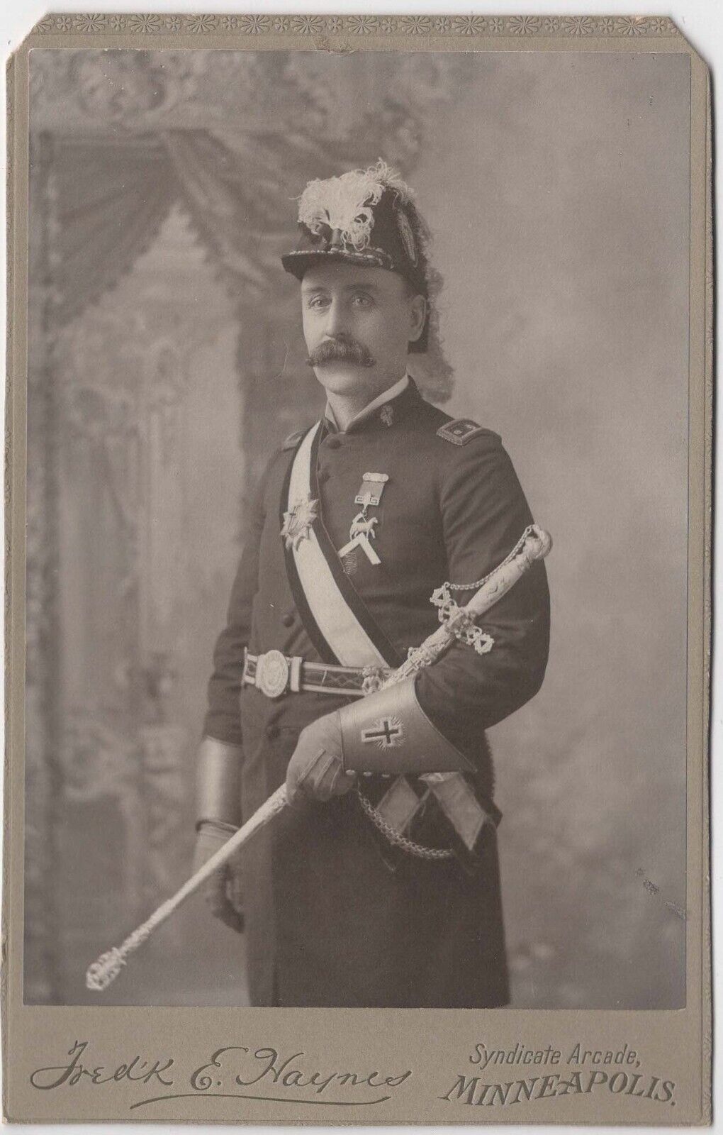 C. 1890s CABINET CARD HAYNES MAN HOLDING SWORD KNIGHTS TEMPLAR MINNEAPOLIS MINN.