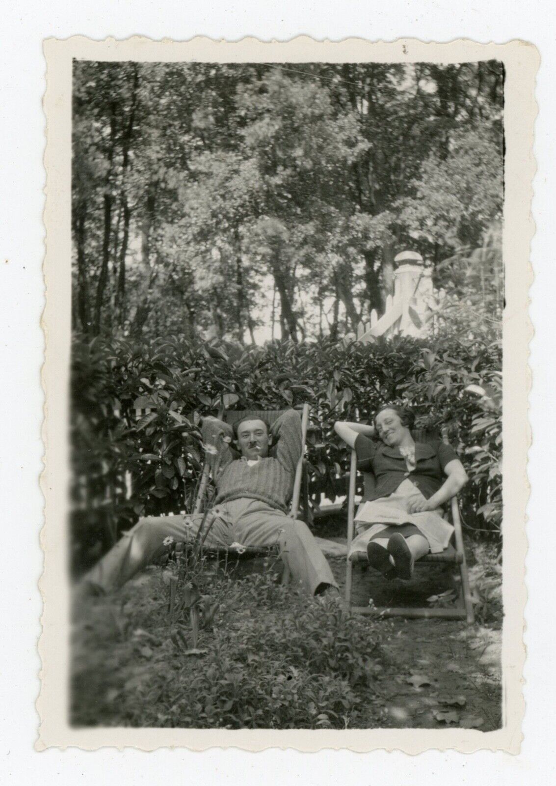 Vintage PHOTO SNAPSHOT - ROYAN 1934 MANSSPREADING MEN\'S OPEN LEGS DECKCHAIR