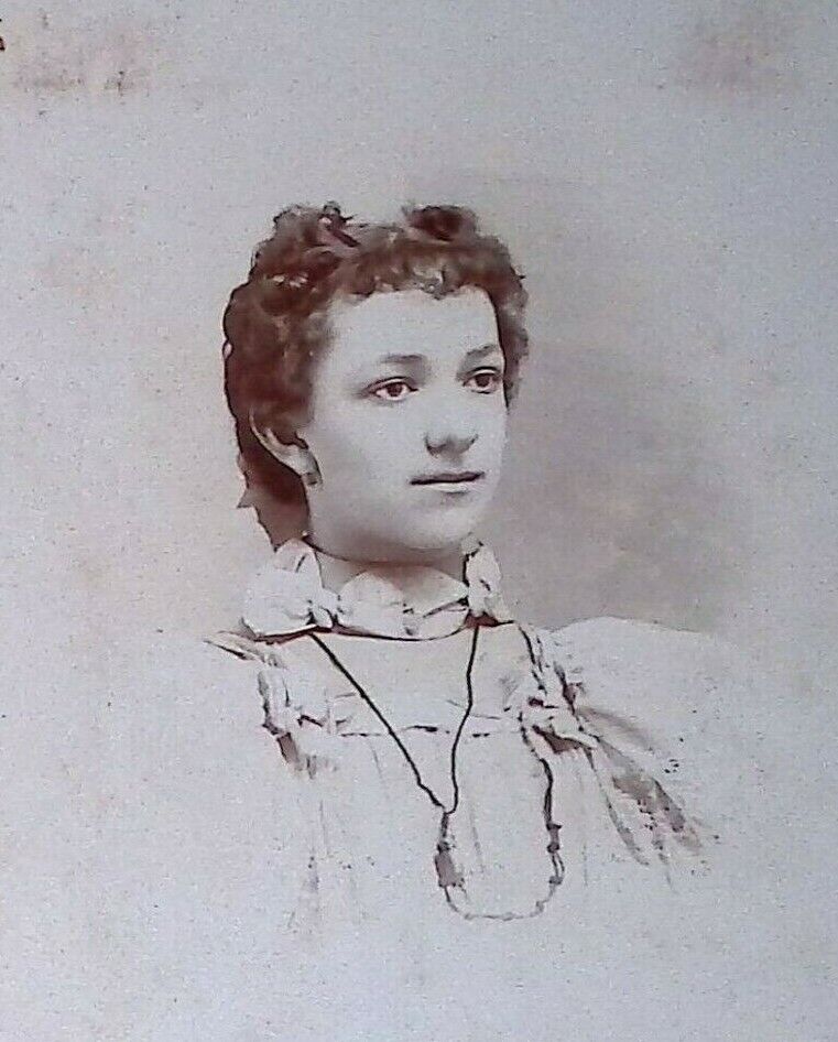 C.1890s Cabinet Card. Detroit, MI Studio Beautiful Woman Wearing Pendant Jewelry
