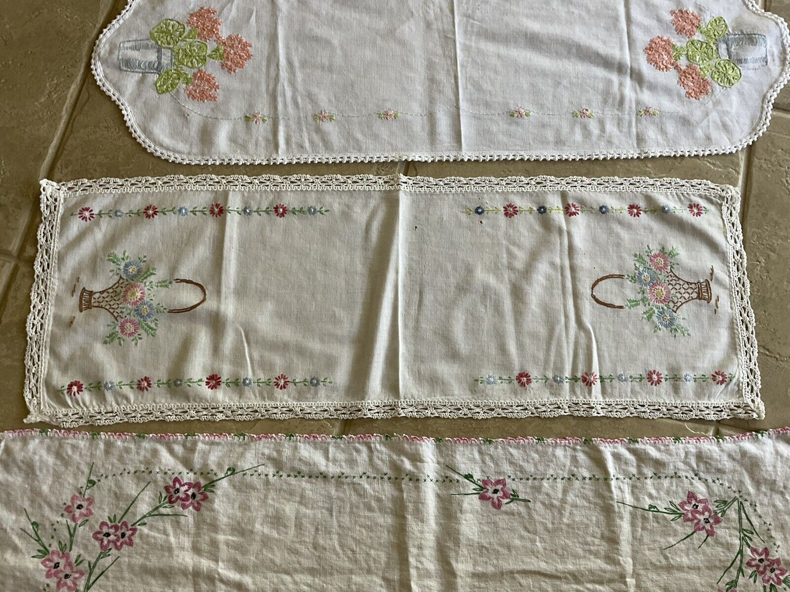 Set of 3 VTG  Linen Handmade Table Runners w/ Embroidered White Flowers Sizevary
