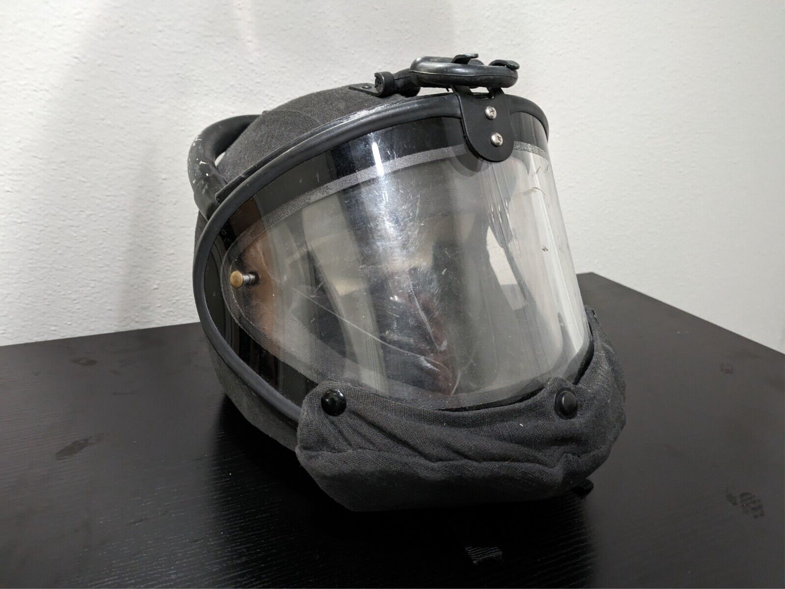 MED-ENG Systems Inc. EOD 6 Bomb Helmet with Owner\'s Manual and Bag
