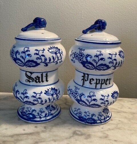 Lovely Vintage Blue Onion Salt & Pepper Shakers, Porcelain, Blue & White, Mint