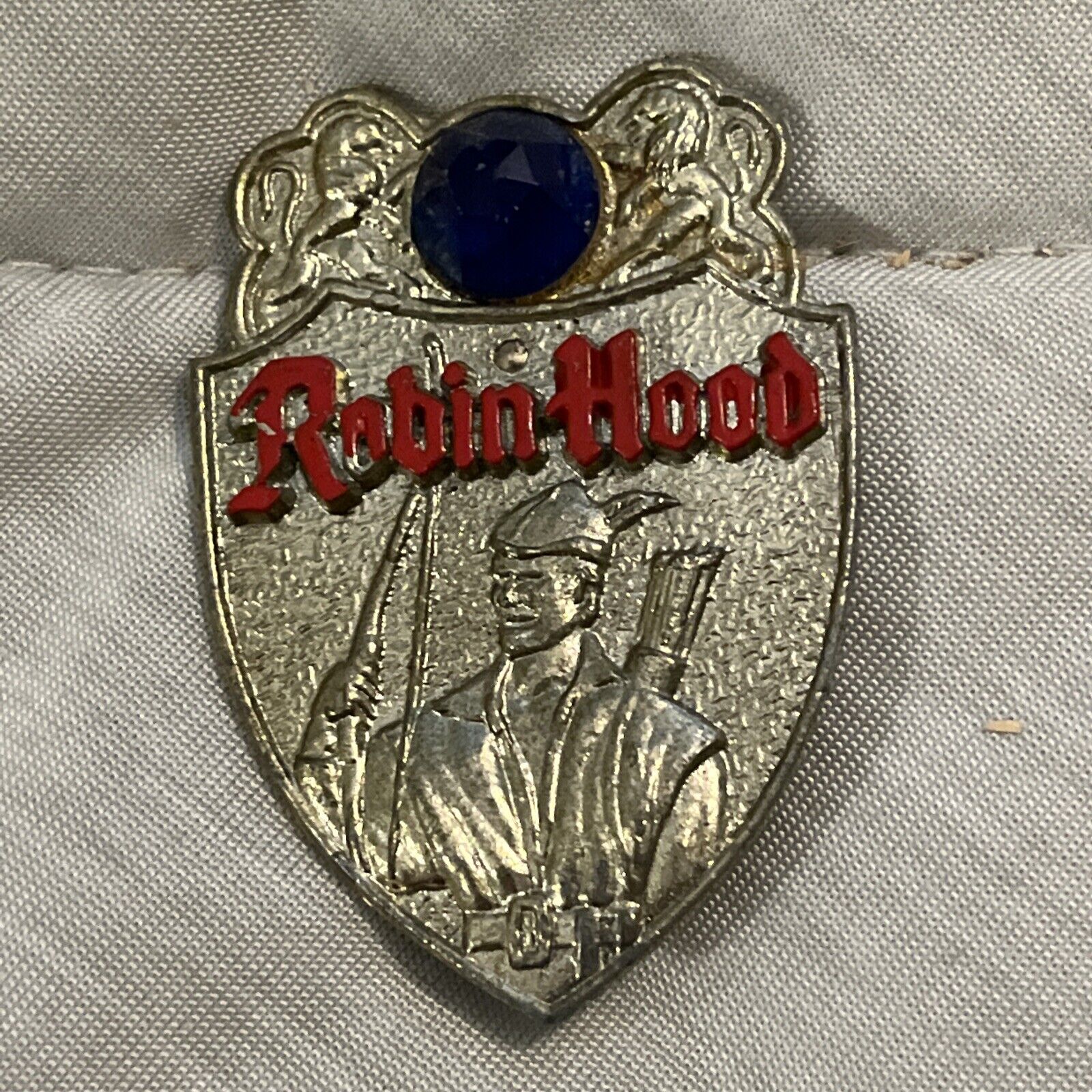 1950s Vintage Robin Hood Pin Badge Shield Pinback Premium TV Show Richard Greene