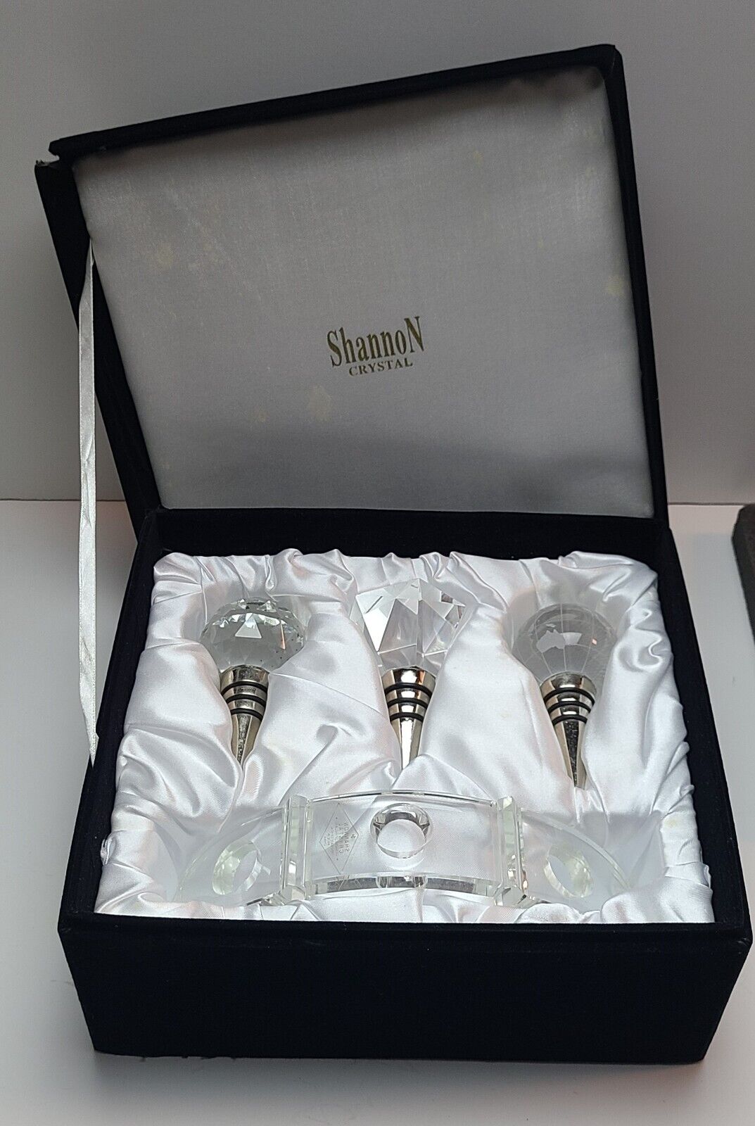 Vintage  3 CRYSTAL Wine Stoppers  Shannon Italy By Godinger  with box