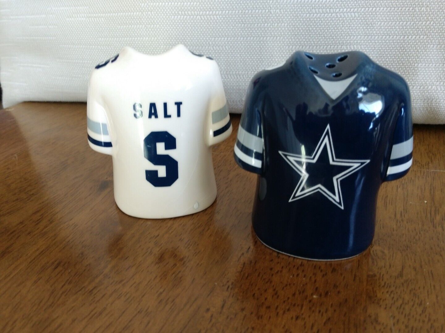 Dallas Cowboys Jersey Ceramic Salt & Pepper Shakers 3 inches
